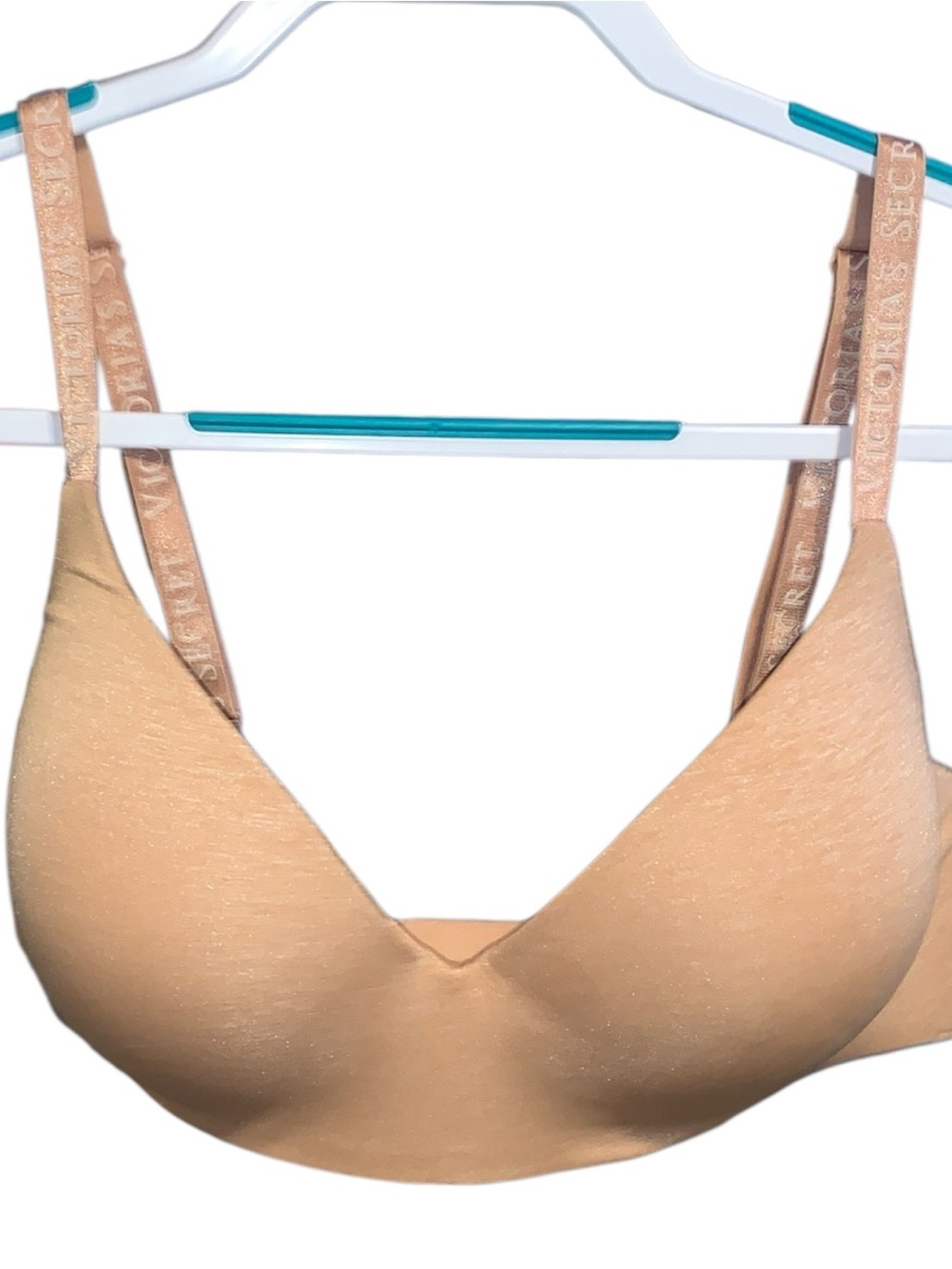 Victoria’s Secret Nude Seamless T-Shirt Lightly Lined Bra 38D Logo Straps
